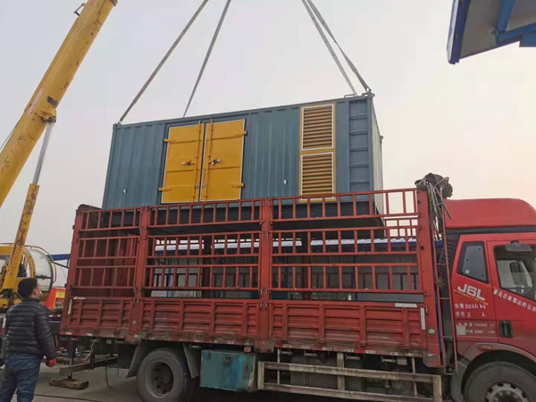 武江如何根据测量要求选择合适的电压表量程？