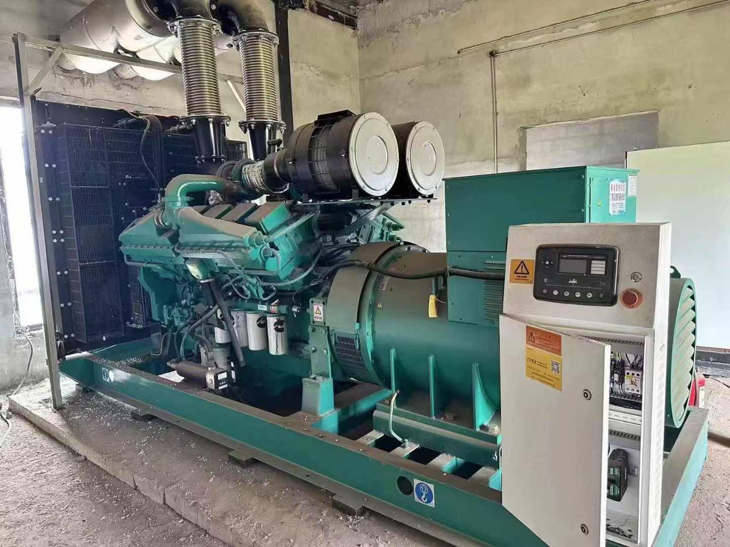 武江无功补偿装置的性能评估需要考虑哪些因素？