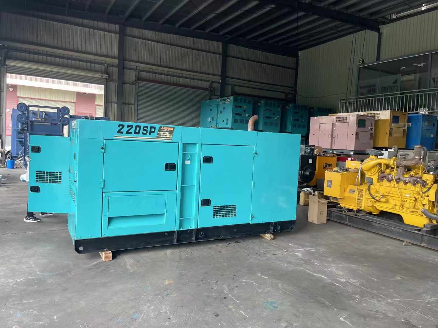 武江柴油发电机组长期不间断运行时，如何监控其温度和压力？