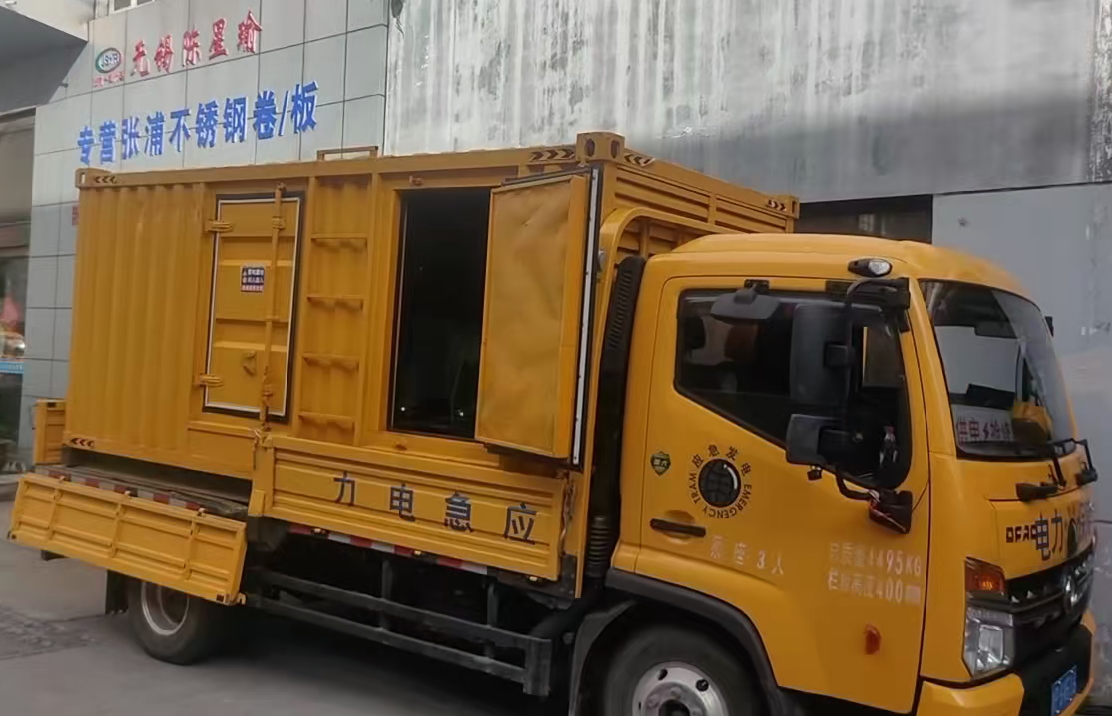 武江柴油发电机组负载测试时应如何监控机组的运行状态？