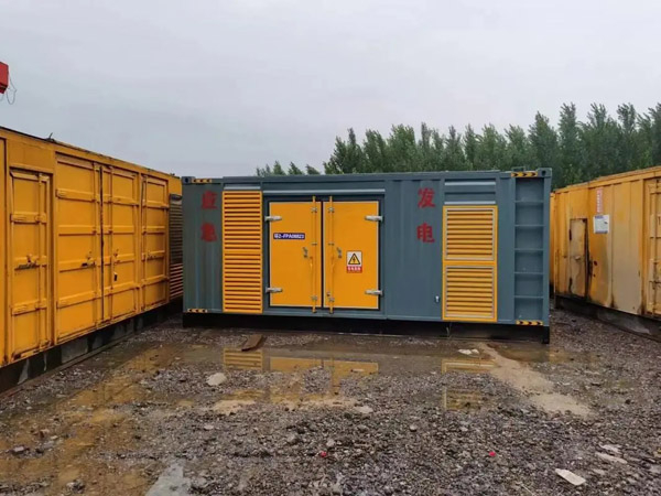 武江柴油发电机如何判断干式空气滤清器是否需要更换？